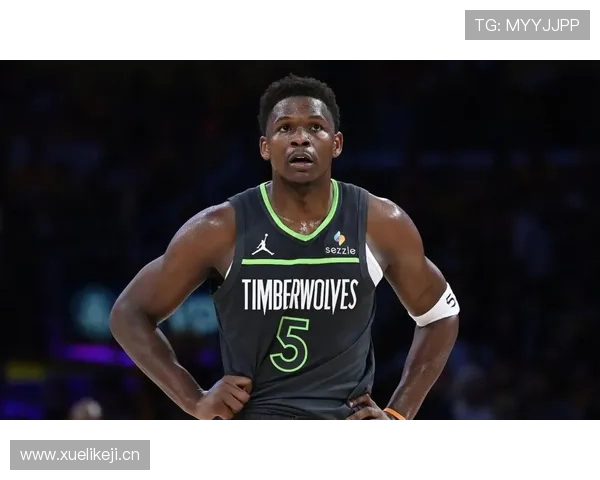 爱德华兹复出首发却打替补爆笑原因 爱德华兹复出首发却打替补爆笑原因